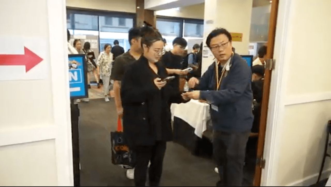 บรรยากาศการเลือกตั้งและลงประชามตินอกราชอาณาจักร ในนครซิดนีย์ ออสเตรเลีย