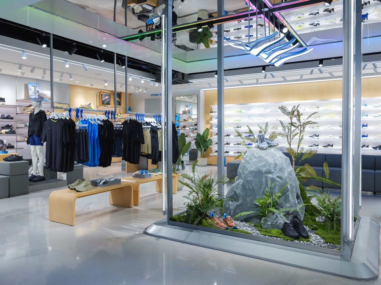 HOKA สาขา Siam Center