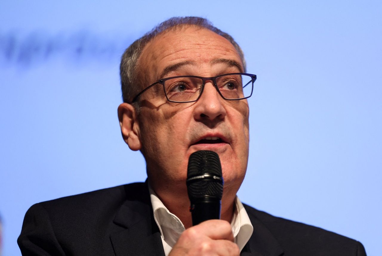 นาย กี พาร์เมอแล็ง ประธานาธิบดีแห่งสมาพันธรัฐสวิส