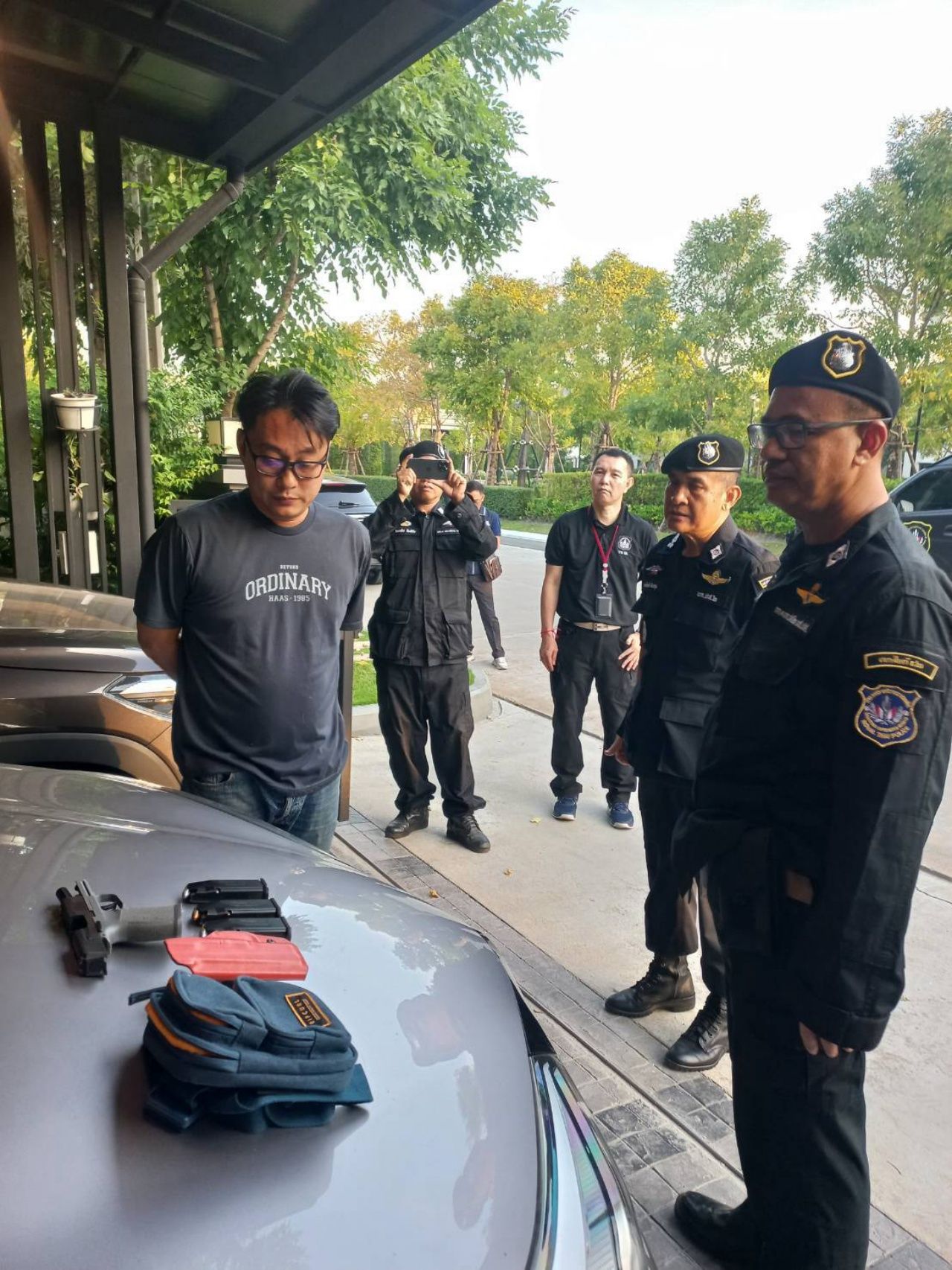 คุมตัว นายบุญฤทธิ์ เรารุ่งโรจน์ ที่บ้านพัก นำตัวไปสอบสวนต่อ