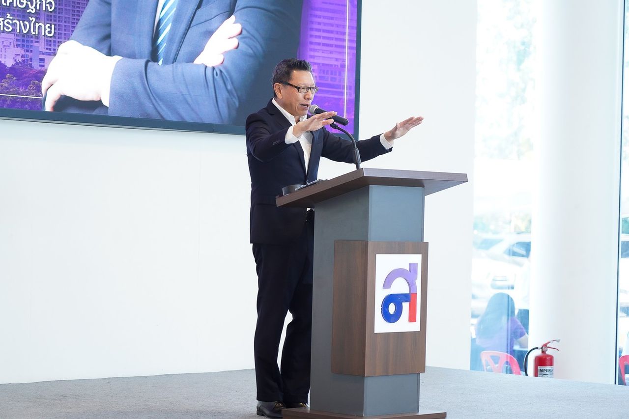 นายสุรเดช ทวีแสงสกุลไทย แม่ทัพเศรษฐกิจพรรค