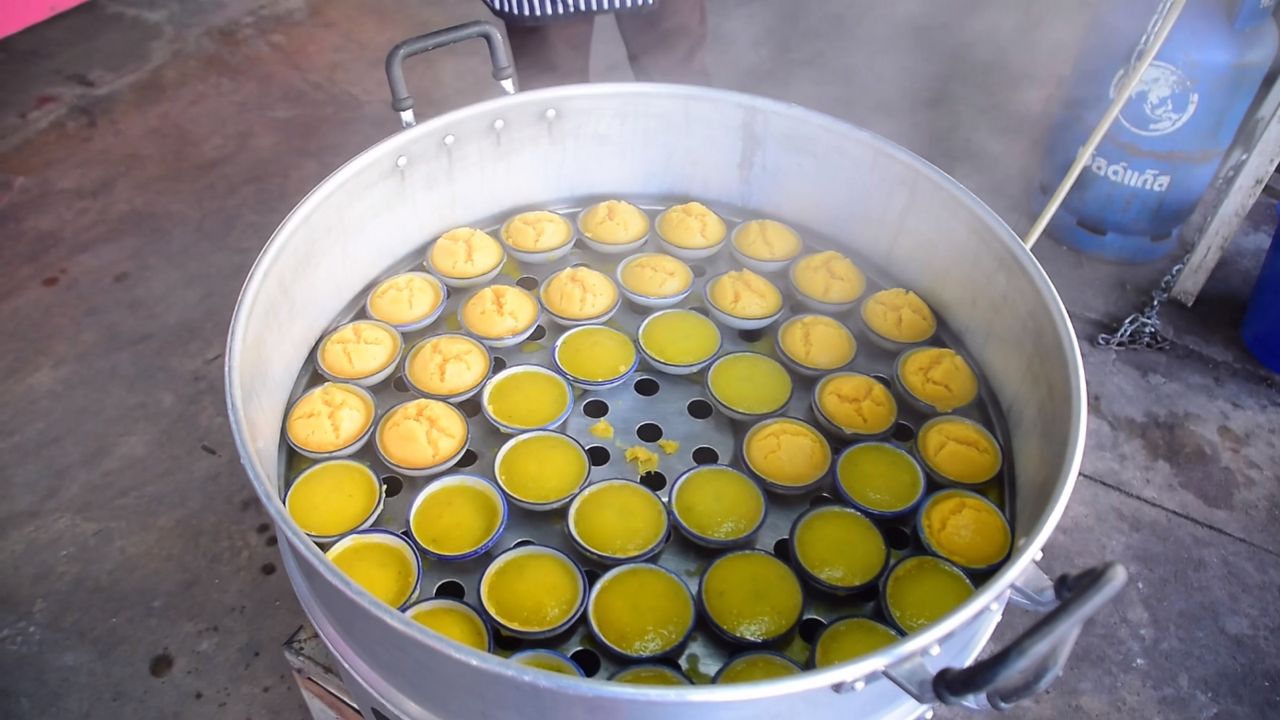 นึ่งกันสดๆ 4 ชม.ของหมด