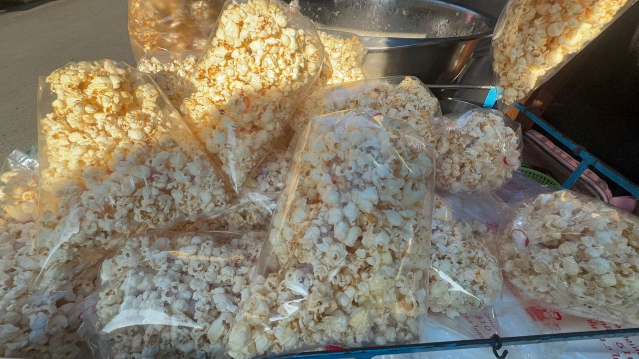 ข้าวโพดคั่วโบราณป้าต้อย ตามแบบฉบับงานวัด