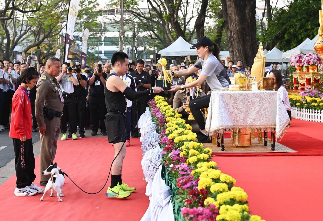 พระราชินี ทรงร่วมเดินในงานการแข่งขันวิ่ง โครงการ “Run for Wheels#5”