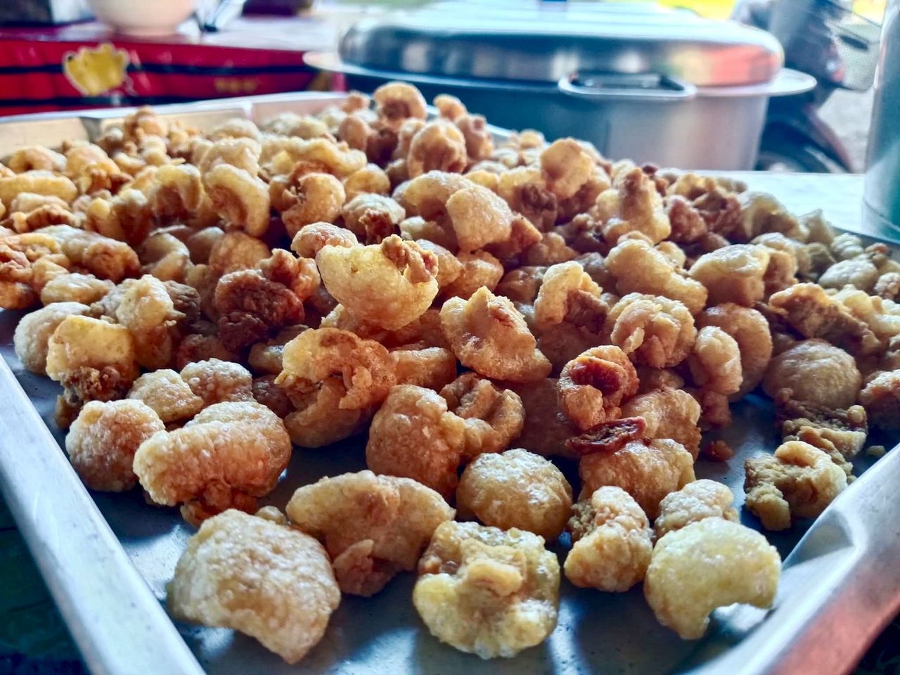 กากหมูที่เจียวเองจนหอมฟุ้ง