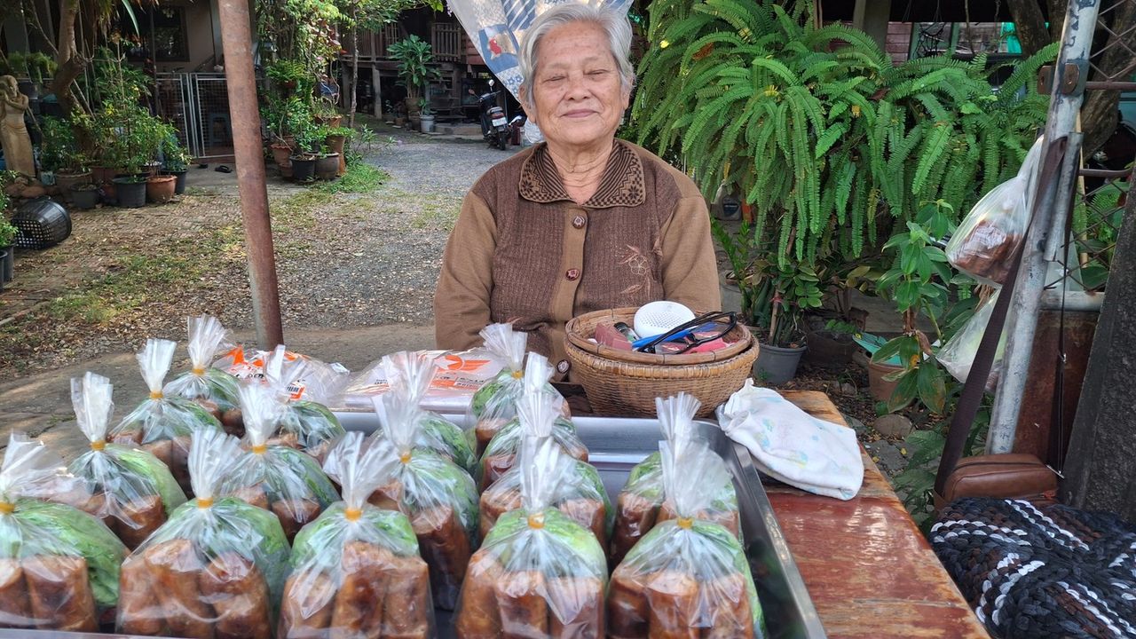 ป้าน้อยบอกขายเพียงสัปดาห์ละ 2 วันเท่านั้น