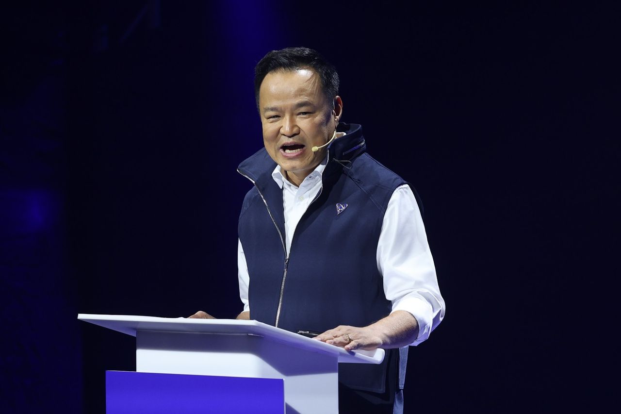 นายอนุทิน ชาญวีรกูล หัวหน้าพรรคและแคนดิเดตนายกฯ 