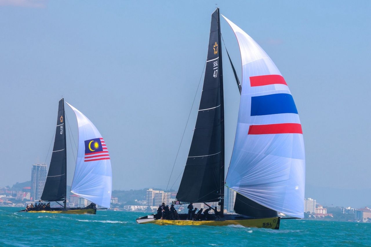 "พระราชินี" ทรงนำทัพนักกีฬาไทย คว้าชัย 2 เรซติด แข่งเรือใบซีเกมส์ ขึ้นเป็นที่ 1 ของตาราง