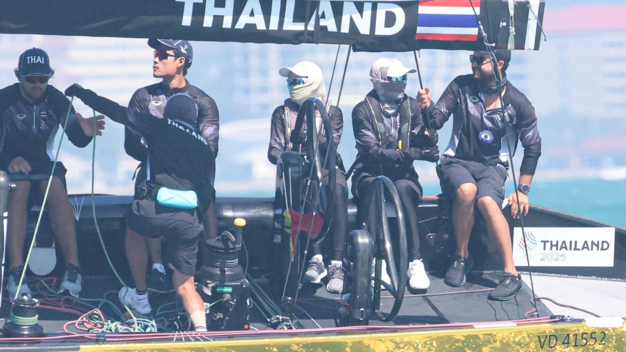 "พระราชินี" ทรงนำทัพนักกีฬาไทย คว้าชัย 2 เรซติด แข่งเรือใบซีเกมส์ ขึ้นเป็นที่ 1 ของตาราง