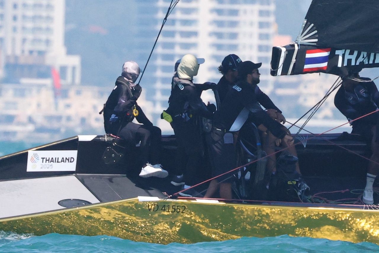 "พระราชินี" ทรงนำทัพนักกีฬาไทย คว้าชัย 2 เรซติด แข่งเรือใบซีเกมส์ ขึ้นเป็นที่ 1 ของตาราง