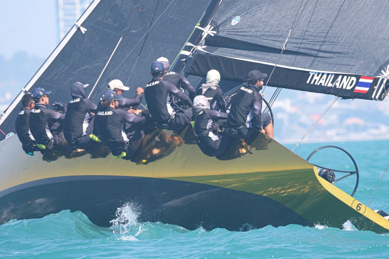 "พระราชินี" ทรงนำทัพนักกีฬาไทย คว้าชัย 2 เรซติด แข่งเรือใบซีเกมส์ ขึ้นเป็นที่ 1 ของตาราง