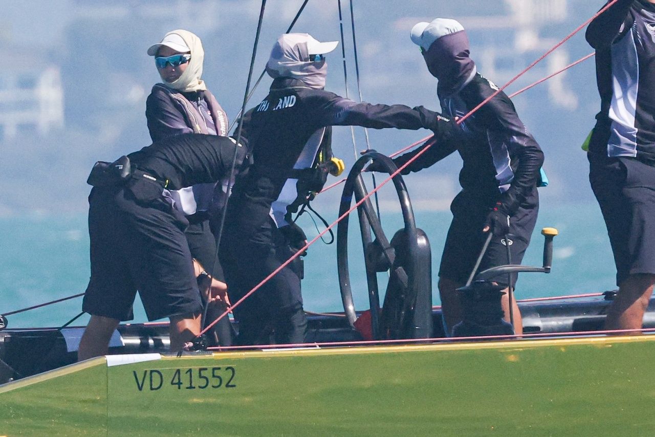 "พระราชินี" ทรงนำทัพนักกีฬาไทย คว้าชัย 2 เรซติด แข่งเรือใบซีเกมส์ ขึ้นเป็นที่ 1 ของตาราง