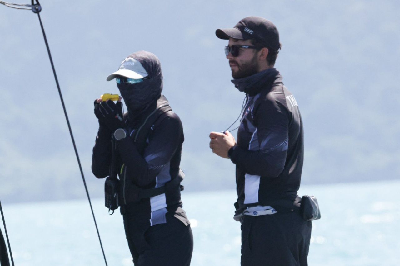 “ในหลวง” พระราชทานเหรียญทอง เรือใบซีเกมส์ แด่ “พระราชินี”