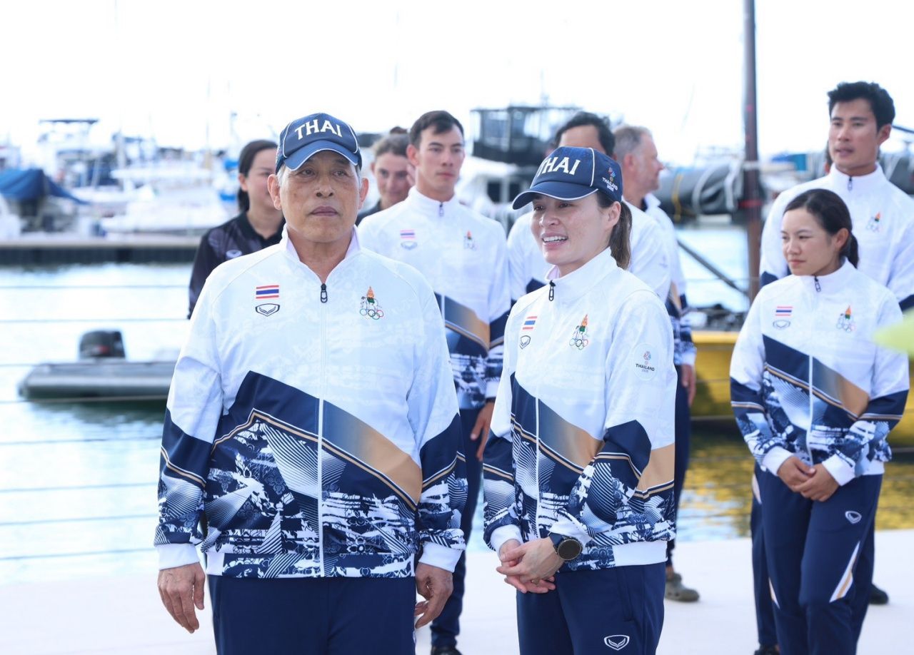 “ในหลวง” พระราชทานเหรียญทอง เรือใบซีเกมส์ แด่ “พระราชินี”