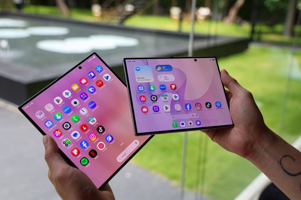 ความแตกต่างระหว่าง Z Fold8 Ultra และ Z Fold8