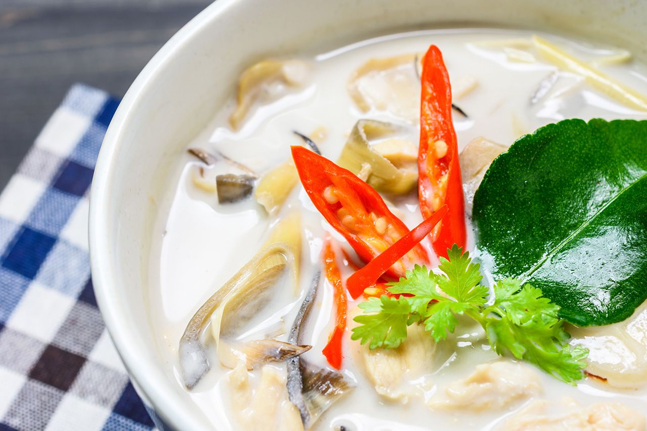 เมนูต้มข่าไก่ที่เพิ่มเทกเจอร์ด้วยหัวปลีต้มสุก เมนูนี้ข้าวหมดหม้อ 