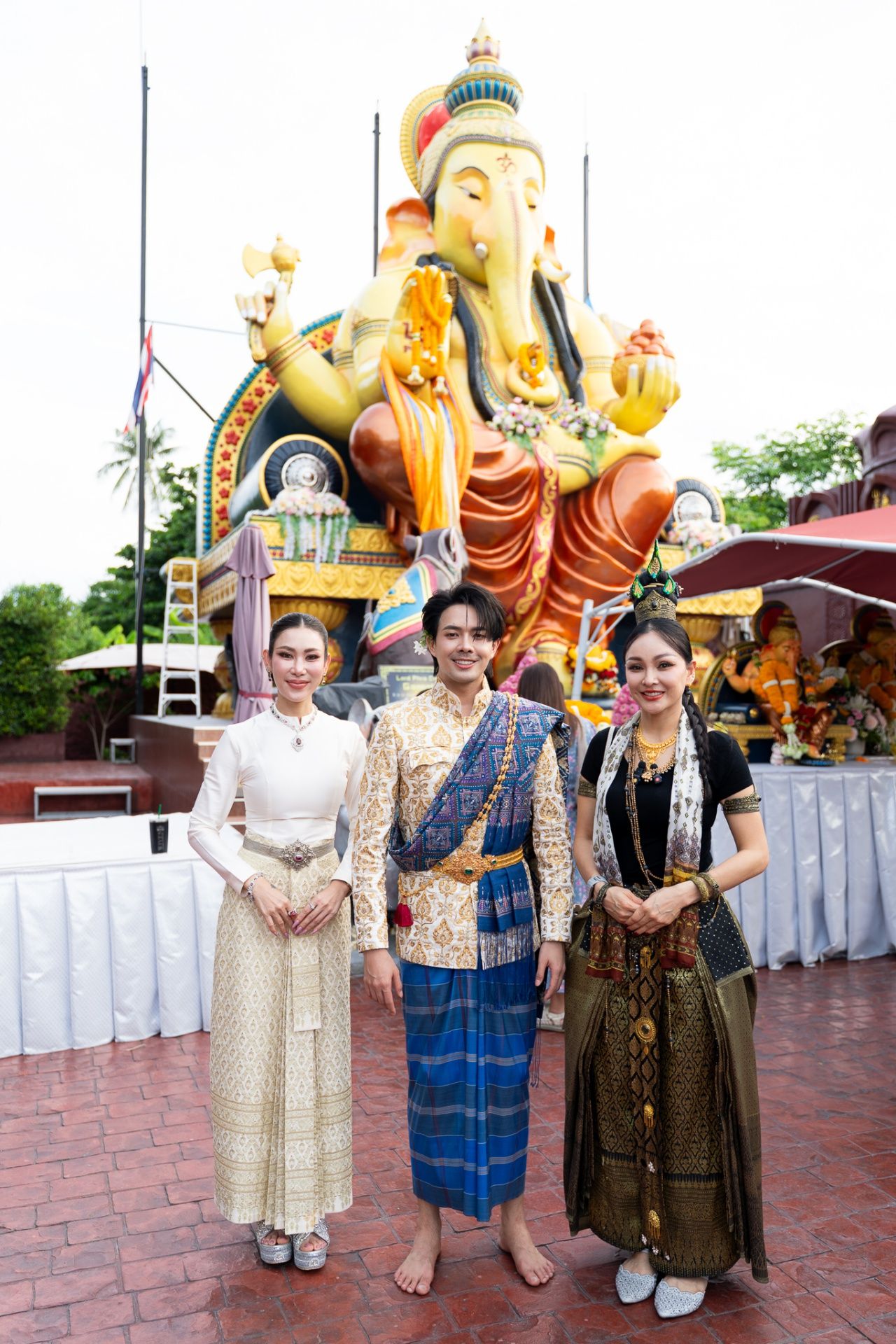 เหล่าคนดังสายมูฯ