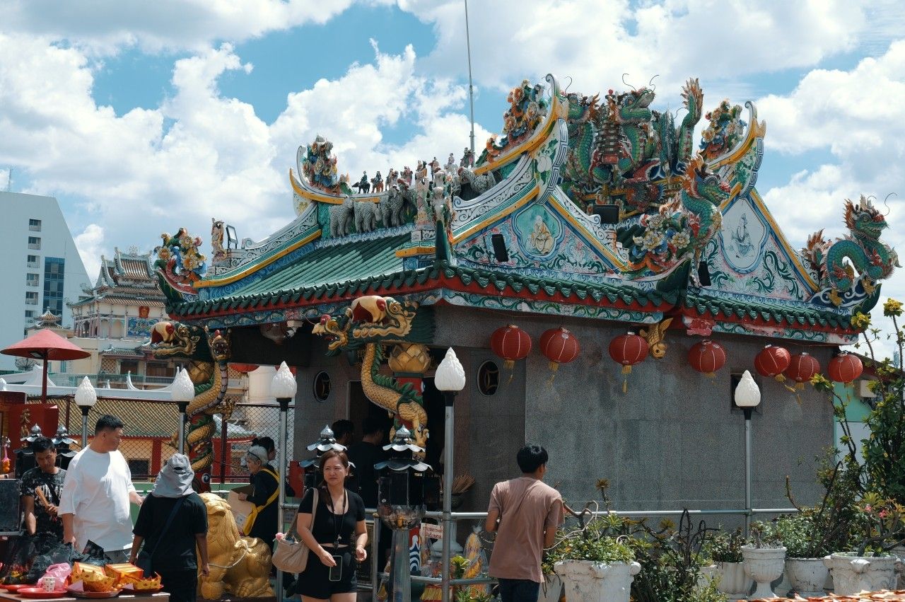 บรรยากาศรอบศาล