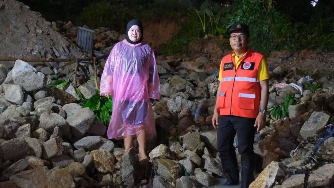 ฝนถล่มภูเก็ต น้ำท่วมถนนหลายสาย เตือนรหัสแดง รัฐสั่งเร่งเยียวยาประกันภัยพิบัติ