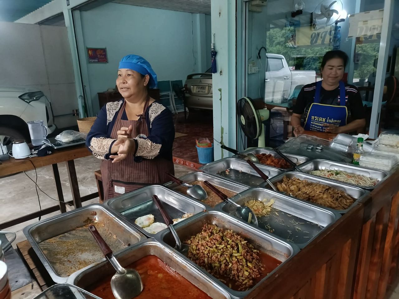 ร้านข้าวแกงซาวบาท ของสมปอง บุญศรี