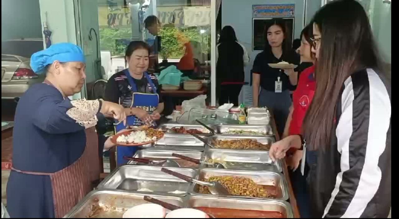 มีกับให้เลือก 12 อย่าง หมดแทบทุกวัน