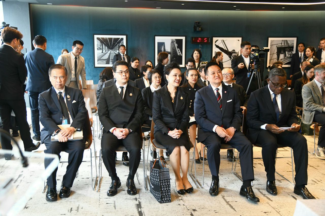 อนุทิน ชาญวีรกูล นายกรัฐมนตรีและรัฐมนตรีว่าการกระทรวงมหาดไทยและคณะหารือกับนักลงทุนร่วมกับธนาคาร Bank of America ณ ห้อง Rockefeller Park อาคาร Bank of America Tower นครนิวยอร์ก สหรัฐอเมริกา วันที่ 22 กันยายน 2569