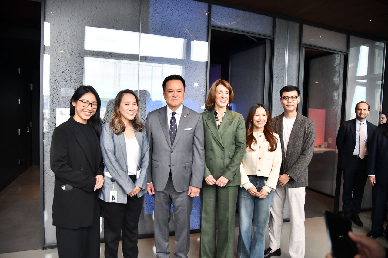 Google ต้อนรับนายกรัฐมนตรีในโอกาสเยือนบริษัท Google สาขา Pier 57 นครนิวยอร์ก สหรัฐอเมริกา วันที่ 23 กันยายน 2569 โดยมีพนักงานประจำกูเกิล นิวยอร์กที่เป็นคนไทย 4 คนมาต้อนรับคณะนายกรัฐมนตรีด้วย 