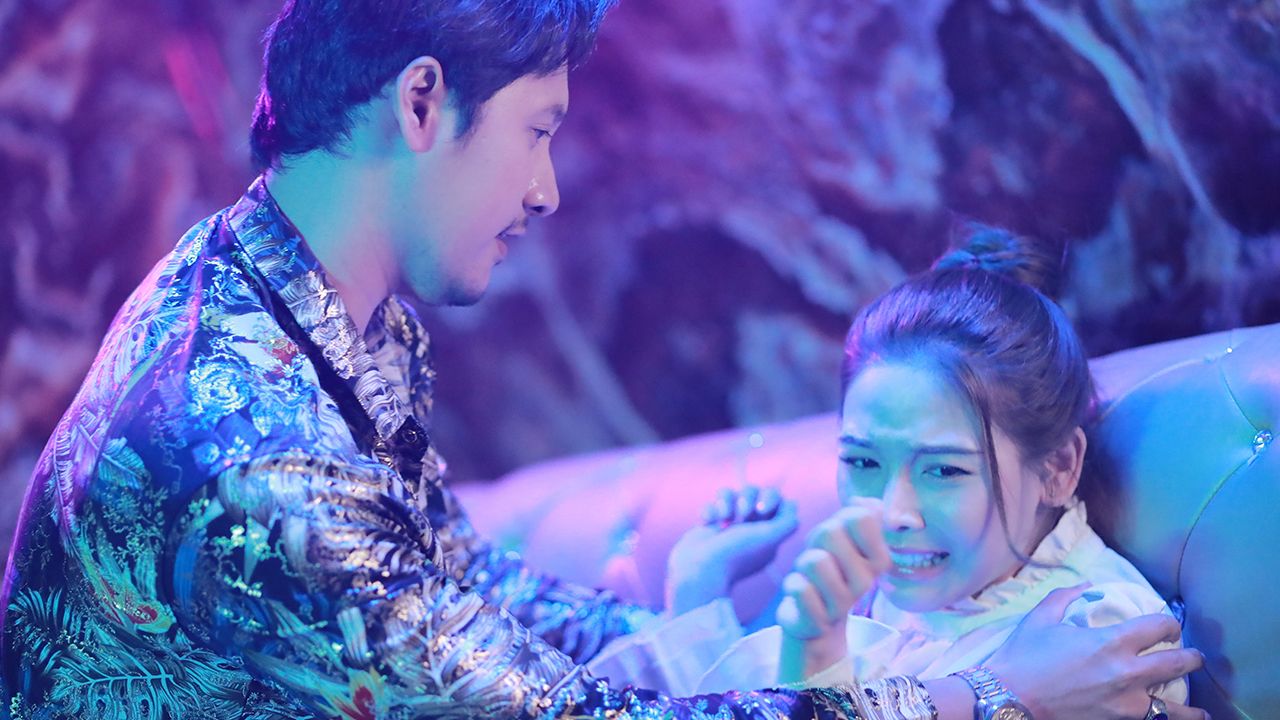 เรื่องย่อ "หัวใจกาฝาก" ช็อก “จีน” โดนพ่อเลี้ยงหื่นลวนลาม