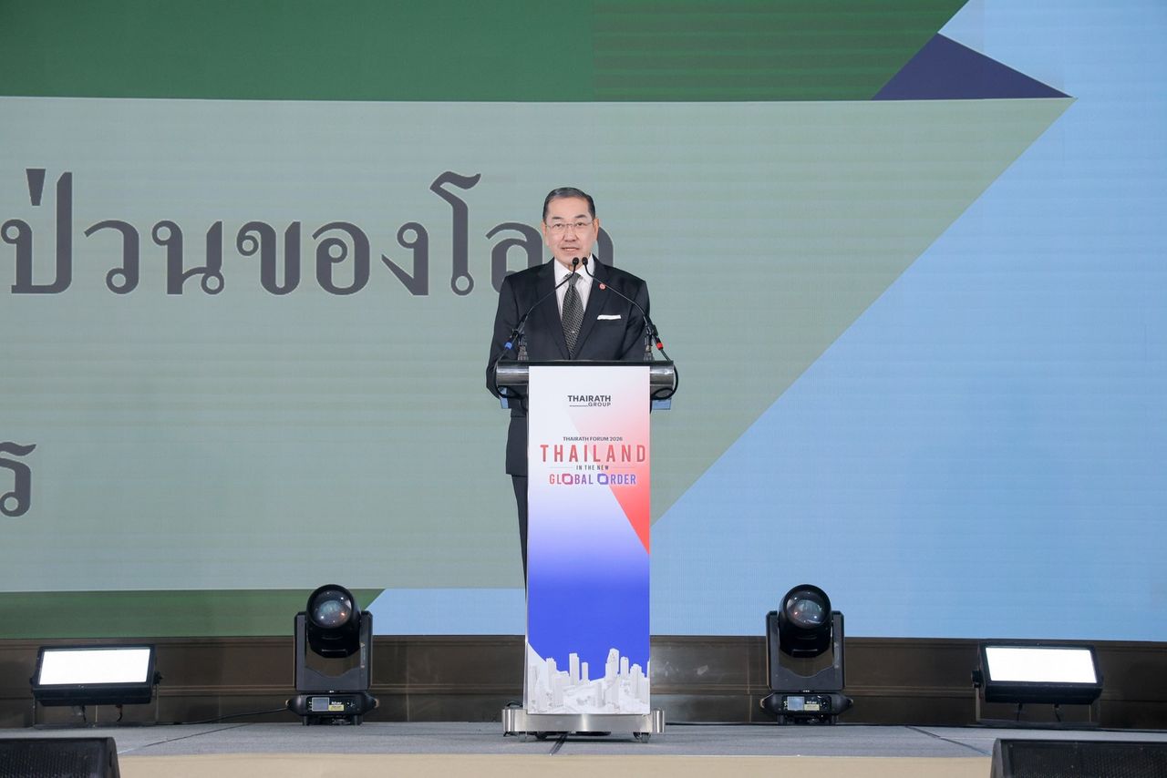 ศาสตราจารย์พิเศษ ดร.สุรเกียรติ์ เสถียรไทย นายกสภาจุฬาลงกรณ์มหาวิทยาลัย และอดีตรองนายกรัฐมนตรี