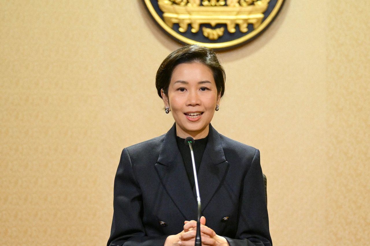 รัชดา ธนาดิเรก โฆษกประจำสำนักนายกรัฐมนตรี
