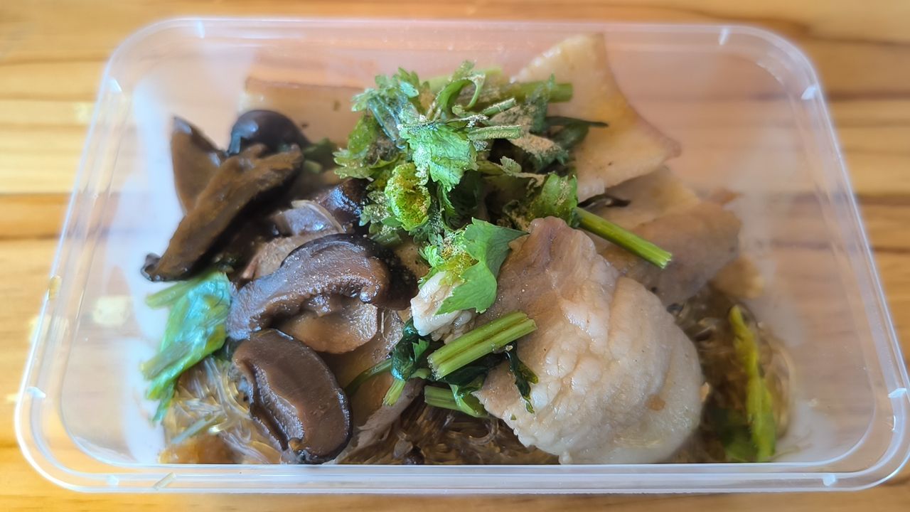 หมูสามชั้นอบวุ้นเส้น ราคา 60 บาท