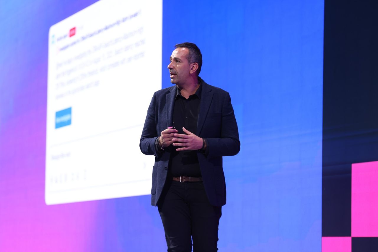 Adrian De Luca, Director, Cloud Acceleration APJ ของ AWS