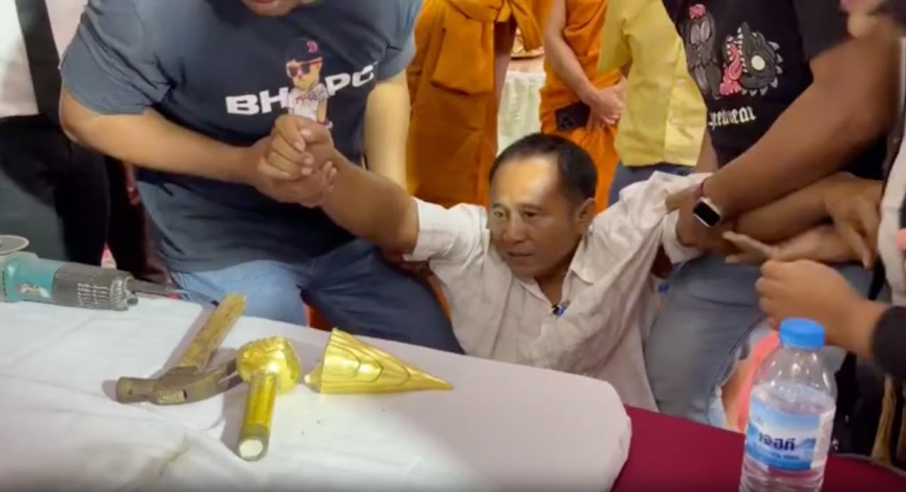 การประชุมผ่าพิสูจน์พระเกศ วัดบุญชื่นชู