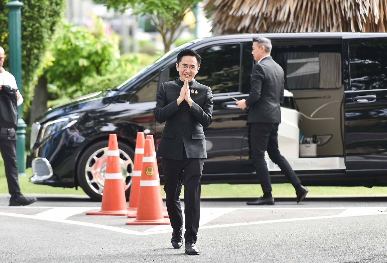 ยศชนัน ให้สัมภาษณ์ที่ทำเนียบรัฐบาล