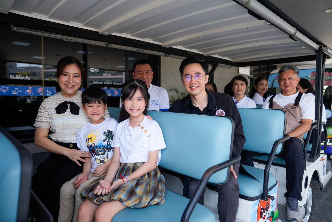 ภาพครอบครัวยศชนัน