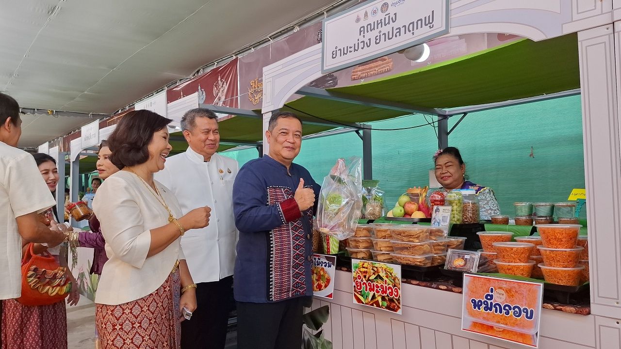 บูธอาหารและกิจกรรมในงาน