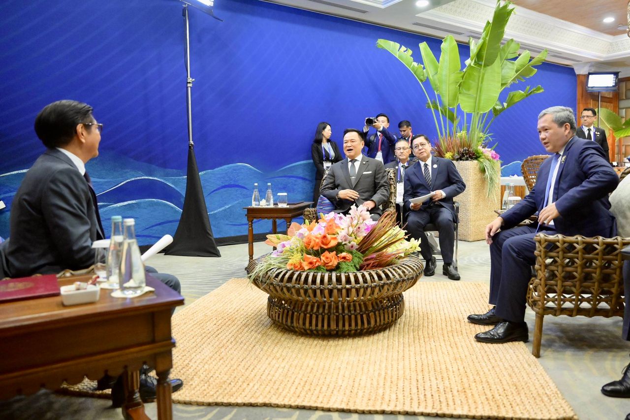 ภาพการประชุมอนุทิน ฮุน มาเนต