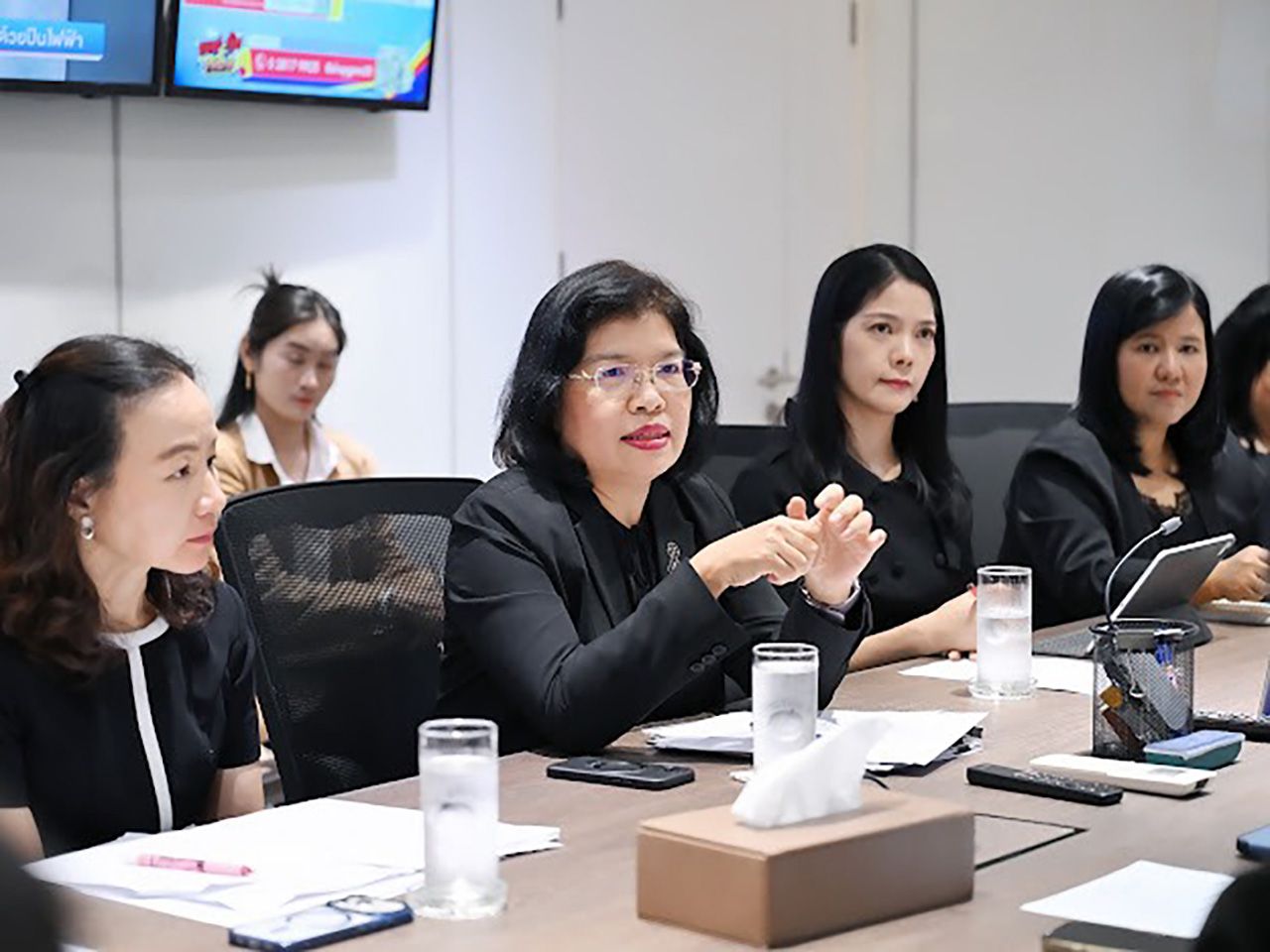 นางอรมน ทรัพย์ทวีธรรม อธิบดีกรมทรัพย์สินทางปัญญา กับผู้บริหารเดอะวัน