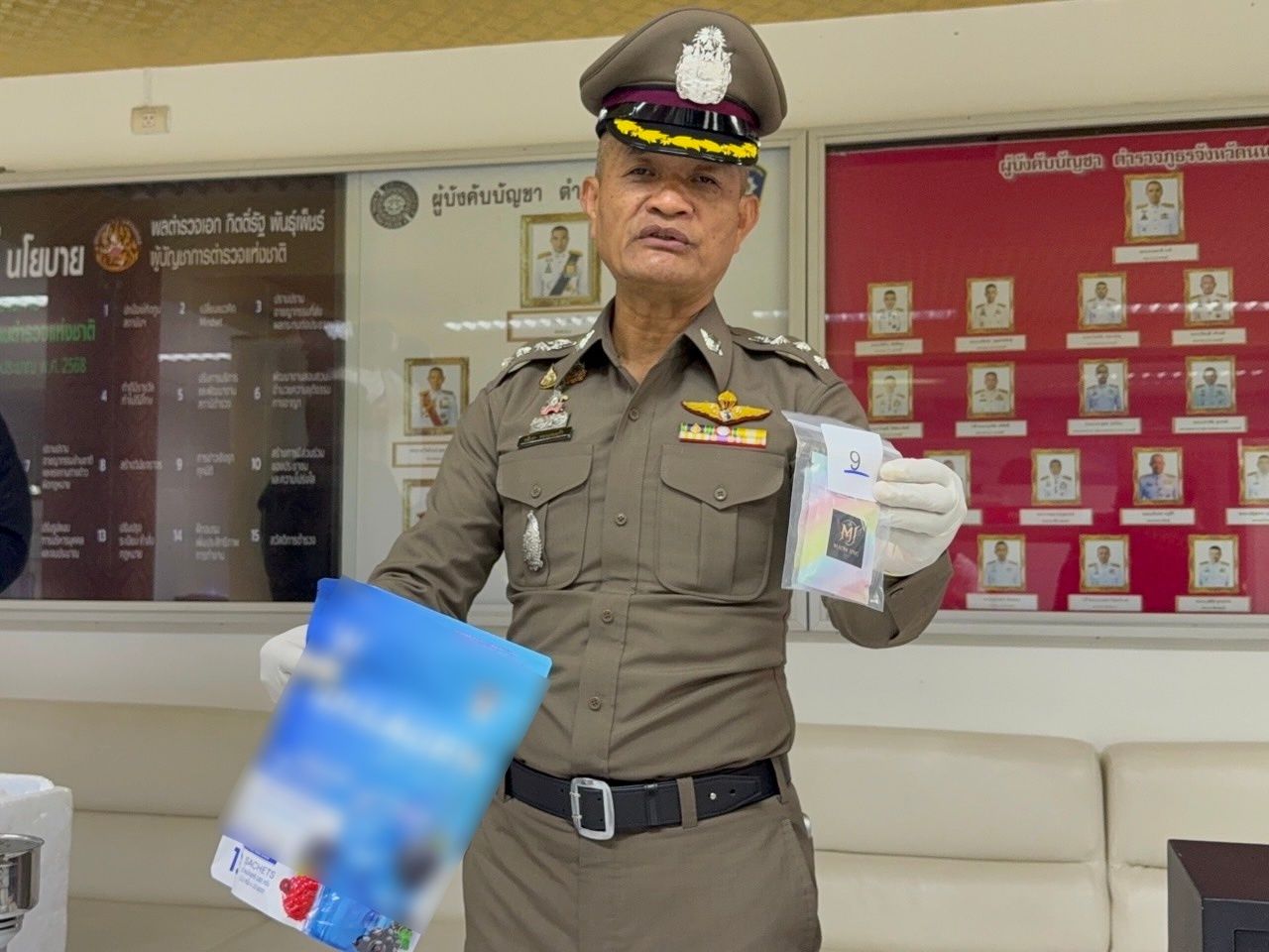ผู้ต้องหาและอุปกรณ์ผสมยาอีคอลลาเจน
