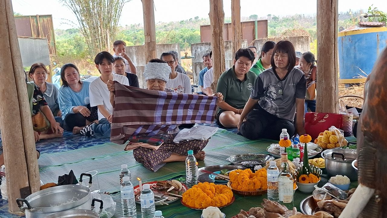 ร่างทรงพ่อปู่พญาแก้ว ในพิธีสรงน้ำ พ่อปู่พญาแก้ว