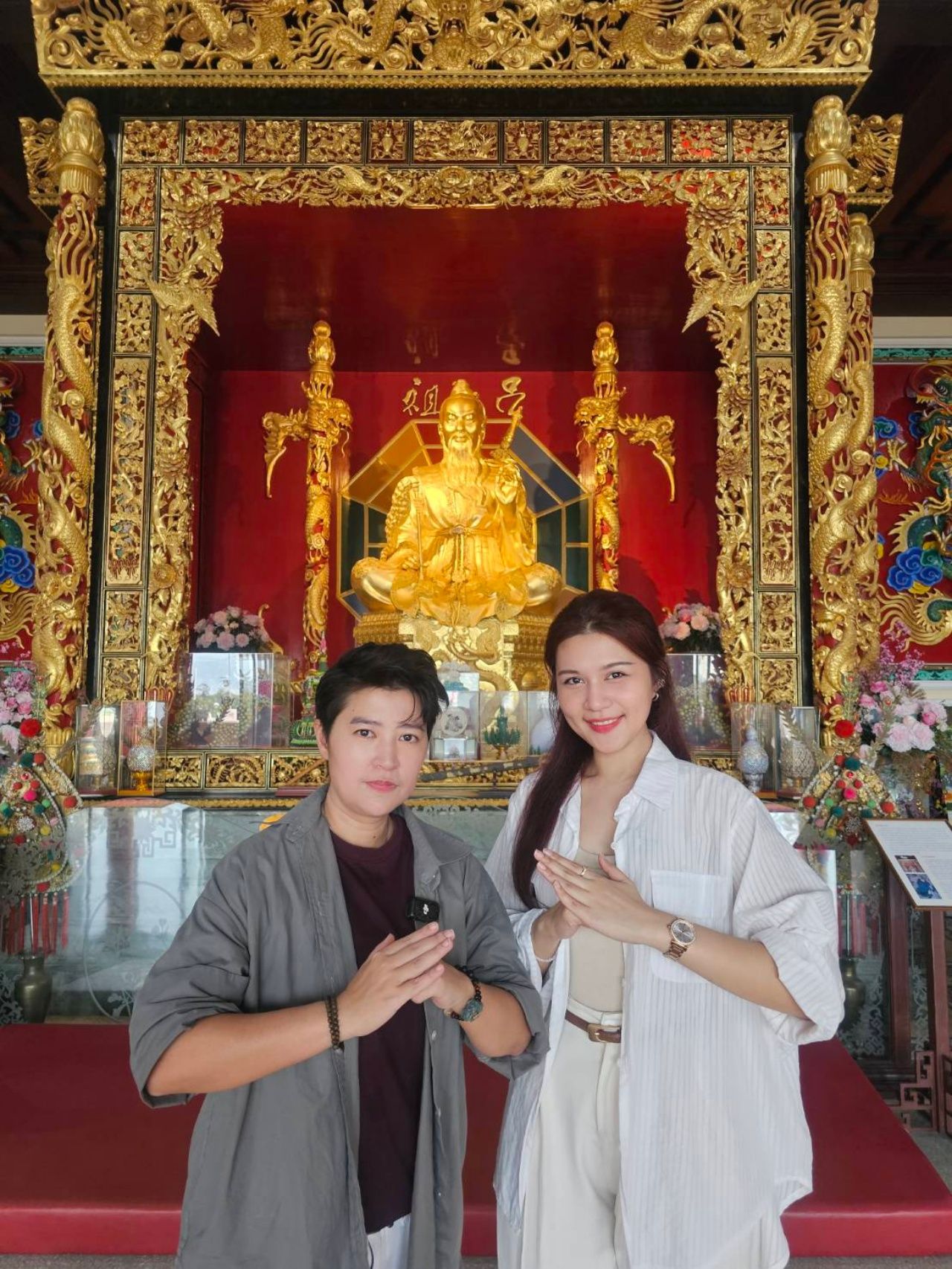 อ.แนน (กวนซือ) และ อ.ฟ่านอาย ฝูชิง คนเปิดดวง