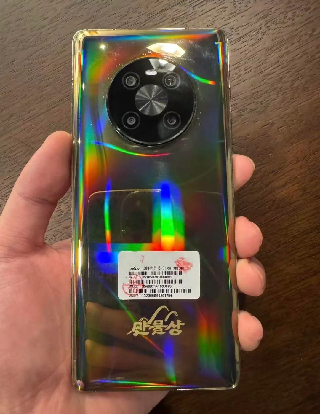 โมดูลกล้องแบบวงกลม และการออกแบบที่คล้ายกับ Huawei Mate 40