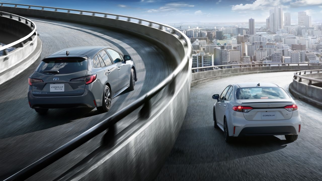 ด้านหลังของ Corolla Active Sport และ Corolla Touring Active Sport