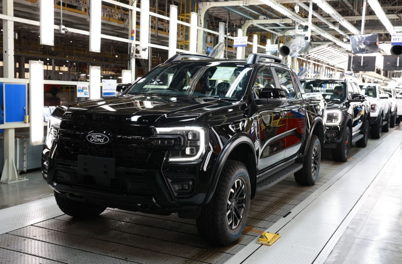 ทีมงานพ่นสี Sweet Spot Ranger Raptor