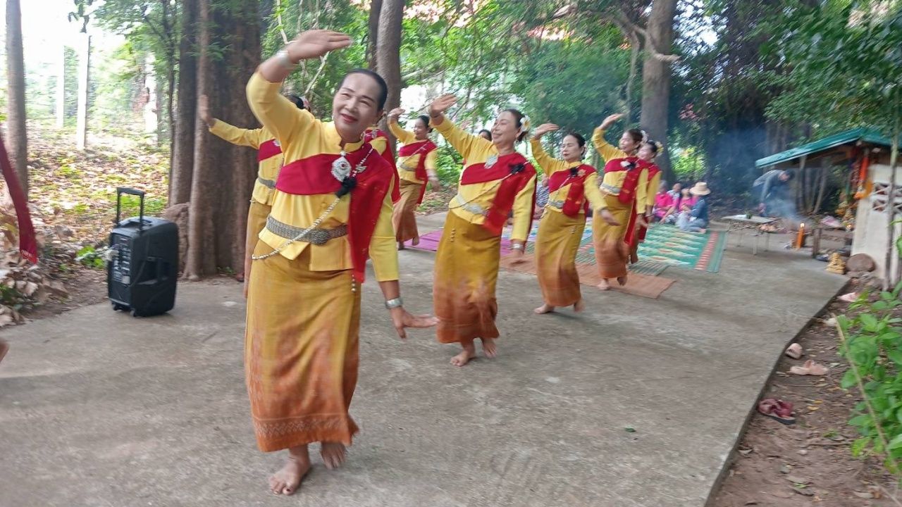 ก่อเจดีย์ทราย รำบวงสรวง ในบุญซำฮะ เลขเด็ด