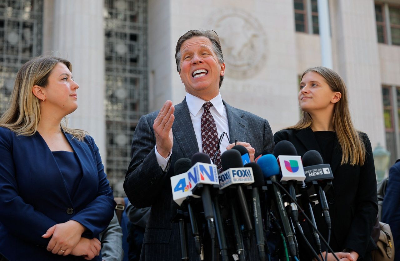 มาร์ก ลาเนียร์ ทนายความของ 