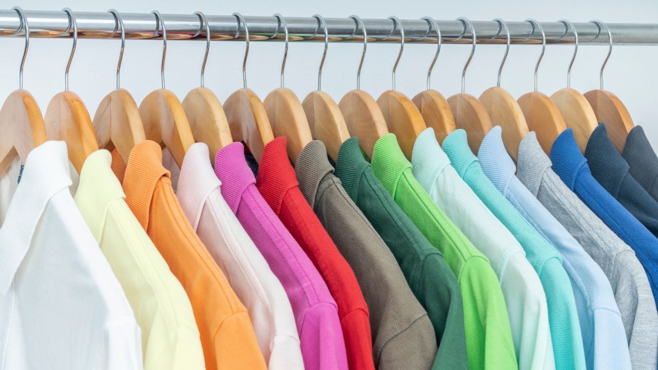 เช็กสีมงคลเดือนเมษายน 2569 สีเสื้อมงคลประจำวัน ใส่เสริมดวง นำโชค เรียกทรัพย์ รับวันปีใหม่ไทย