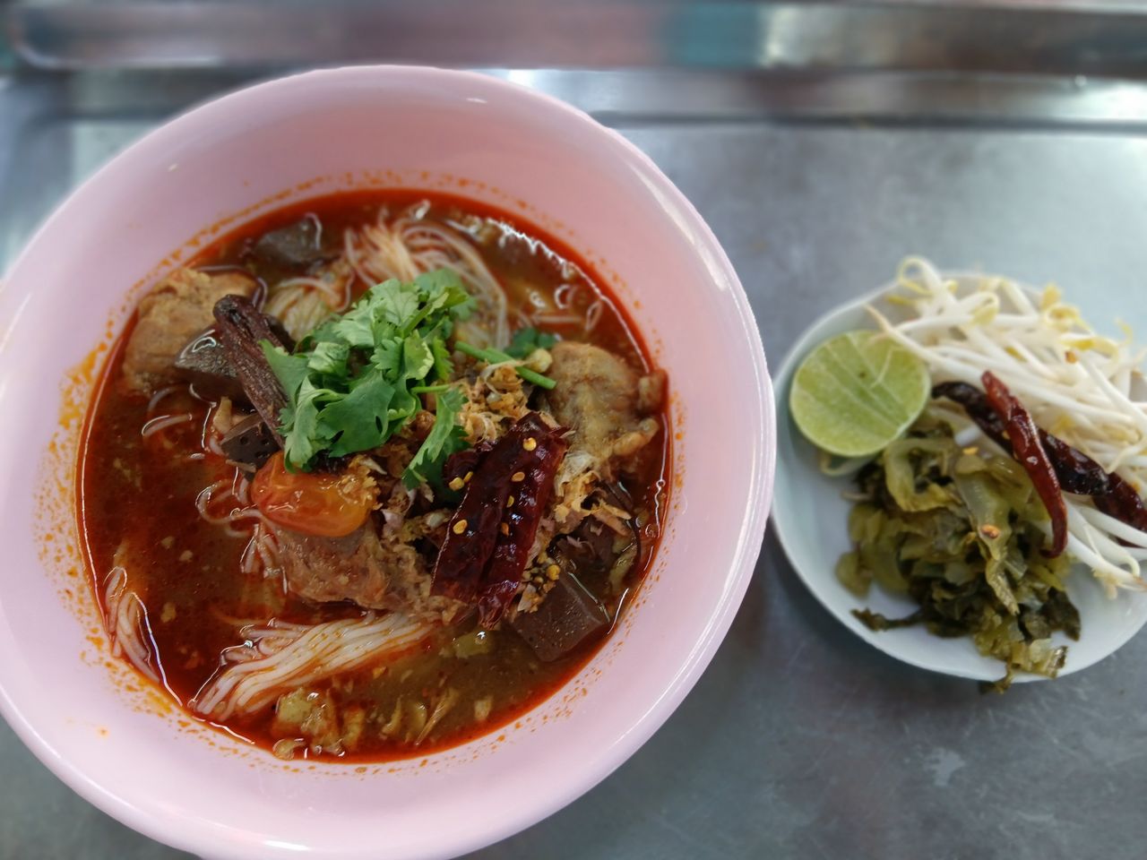 ข้าวมันไก่เจ้าอ้วน กำแพงเพชร อยากกินข้าวซอยก็มี