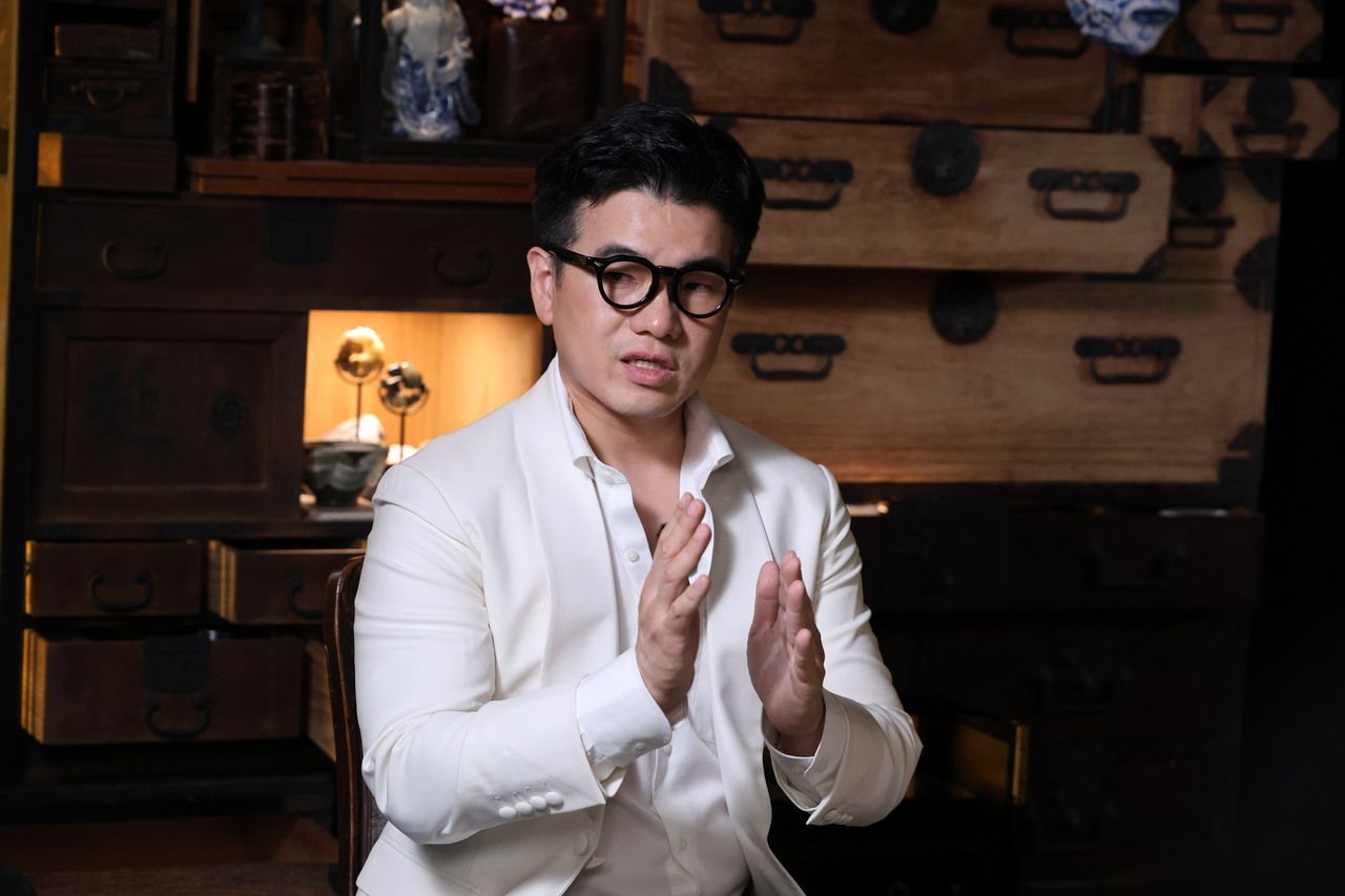 ศรัณญ อยู่คงดี เจ้าของแบรนด์ SARRAN กล่าวถึง แรงบันดาลใจ และความหมายของ Dok Rak Chandelier