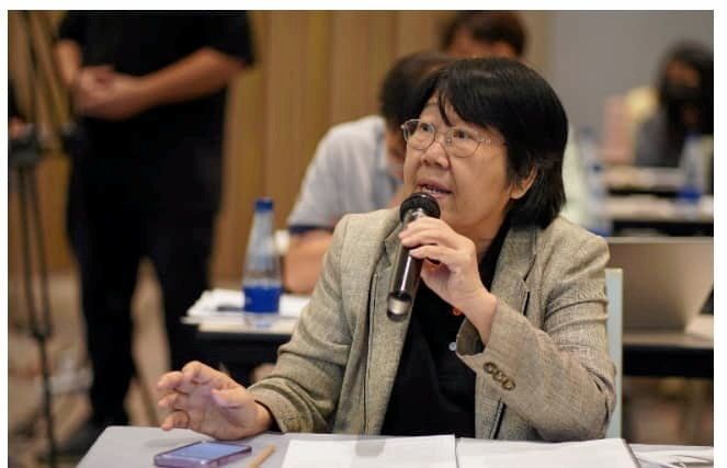 นางสาวรสนา โตสิตระกูล 